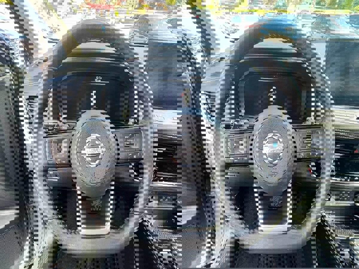 Used 2024 Nissan Rogue Platinum image 11