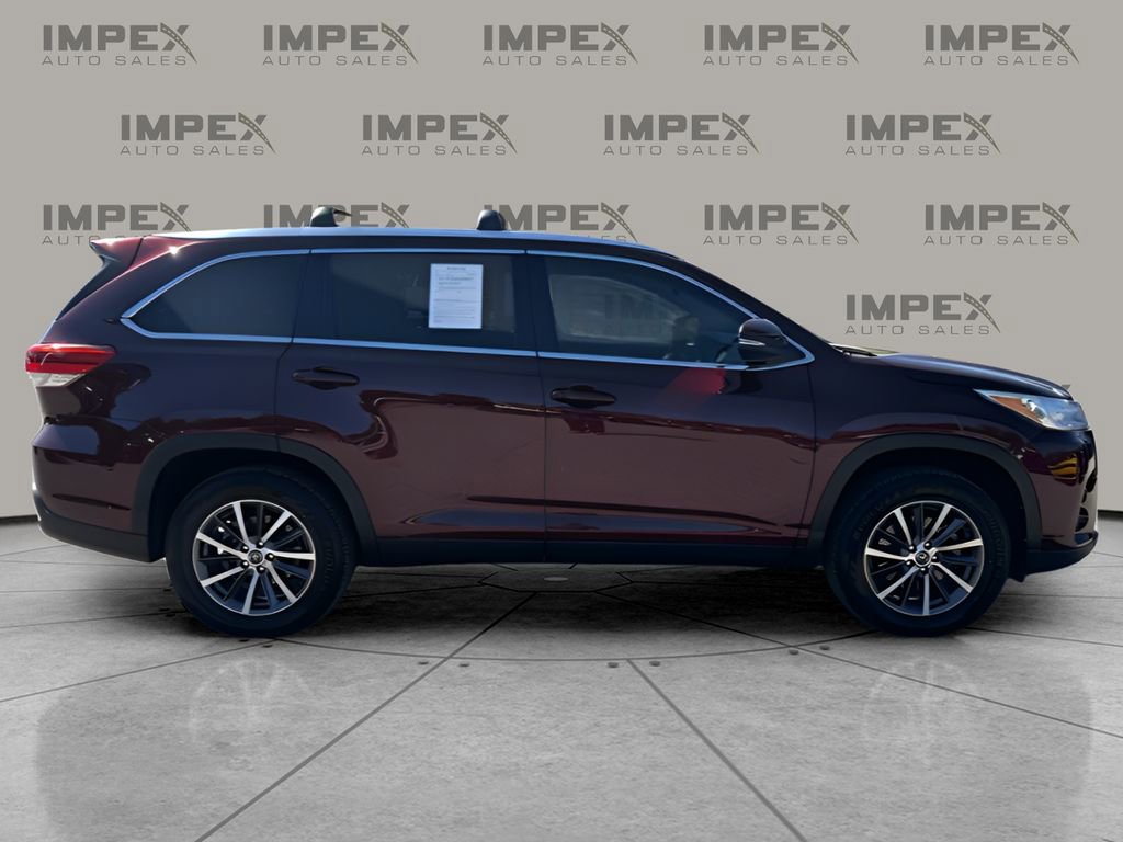 Used 2019 Toyota Highlander XLE FWD image 6