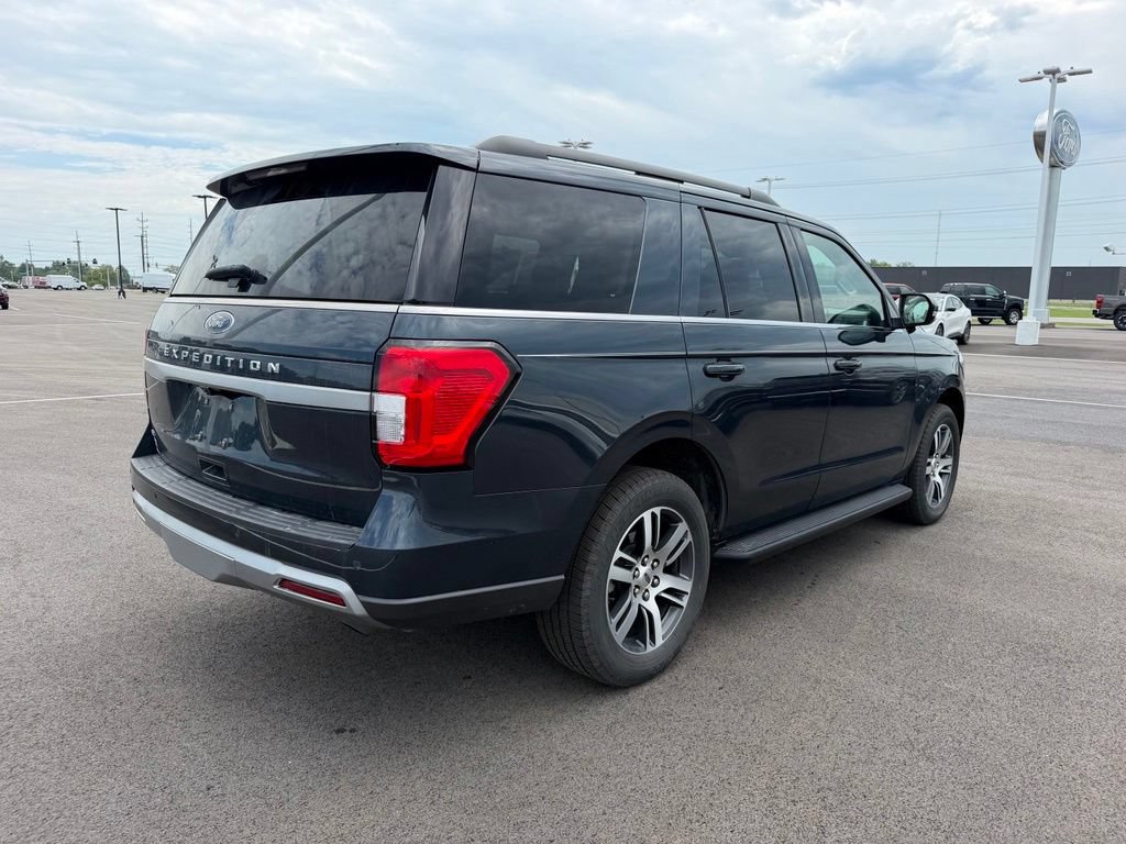 Used 2024 Ford Expedition XLT AWD/4WD image 5
