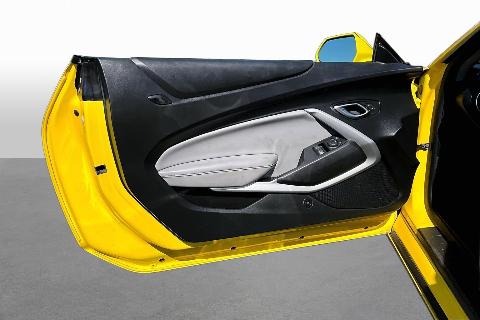 Used 2017 Chevrolet Camaro SS RWD image 16