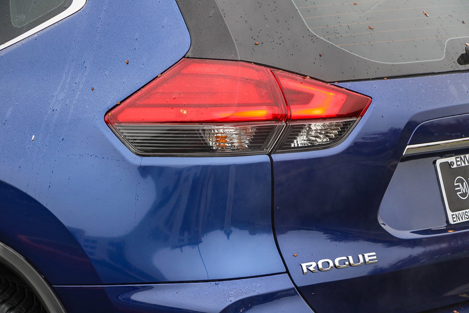 Used 2017 Nissan Rogue S image 11