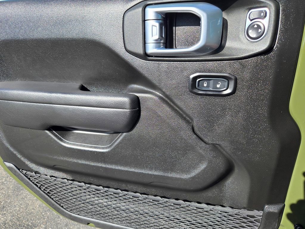 Used 2022 Jeep Wrangler Unlimited Rubicon w/ Xtreme Recon 35" Tire Package image 16