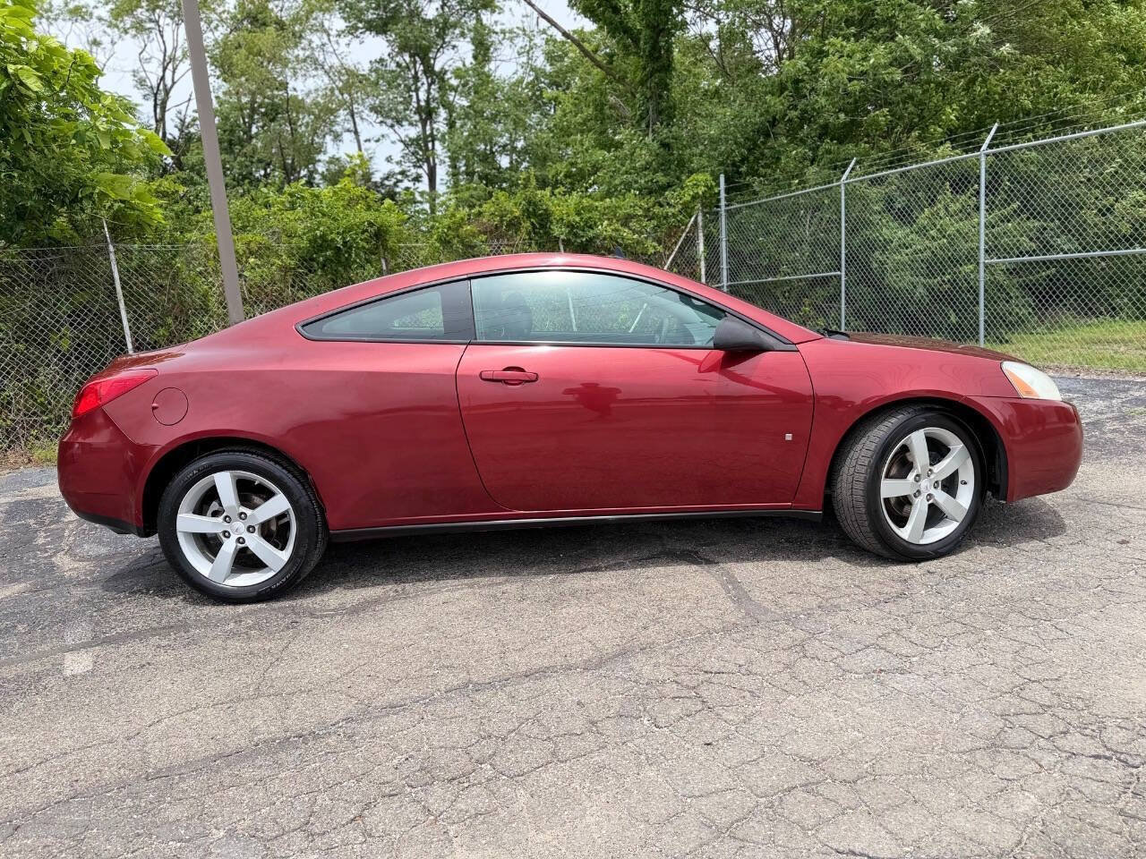 Used 2008 Pontiac G6 GT w/ Premium Package FWD image 2