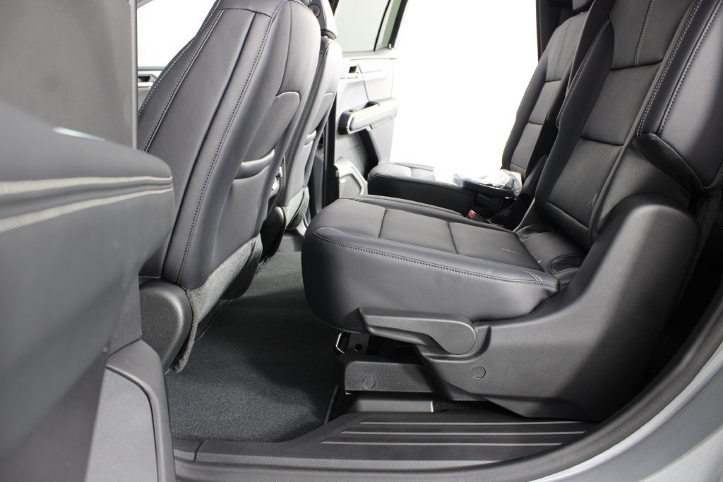 New 2027 GMC Acadia Elevation w/ Elevation Premium Package AWD/4WD image 19