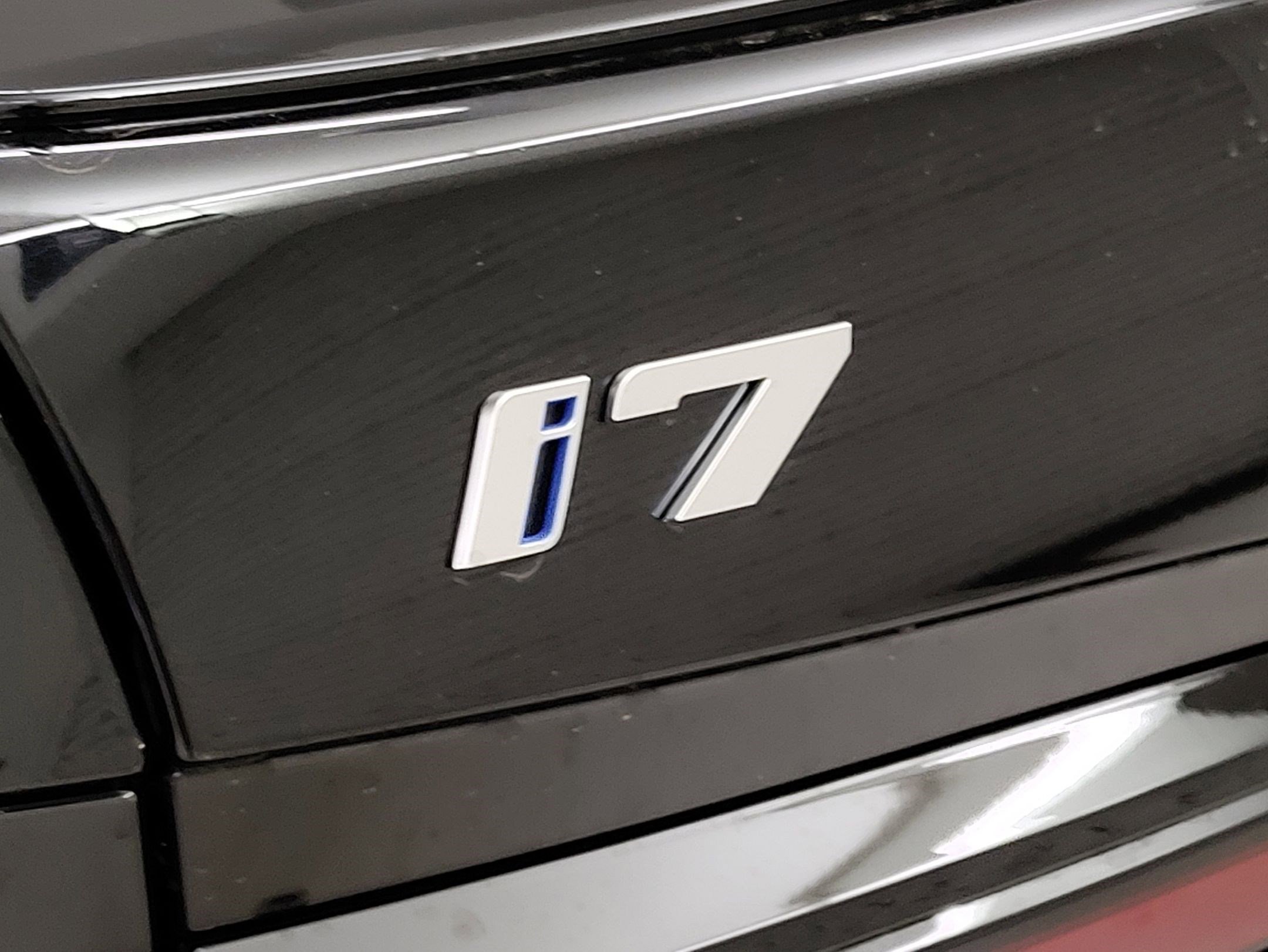 Used 2025 BMW i7 xDrive60 w/ Premium Package image 10