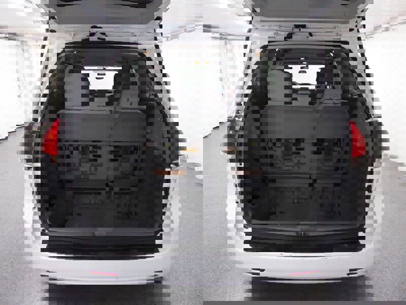 Used 2014 Toyota Sienna LE image 28