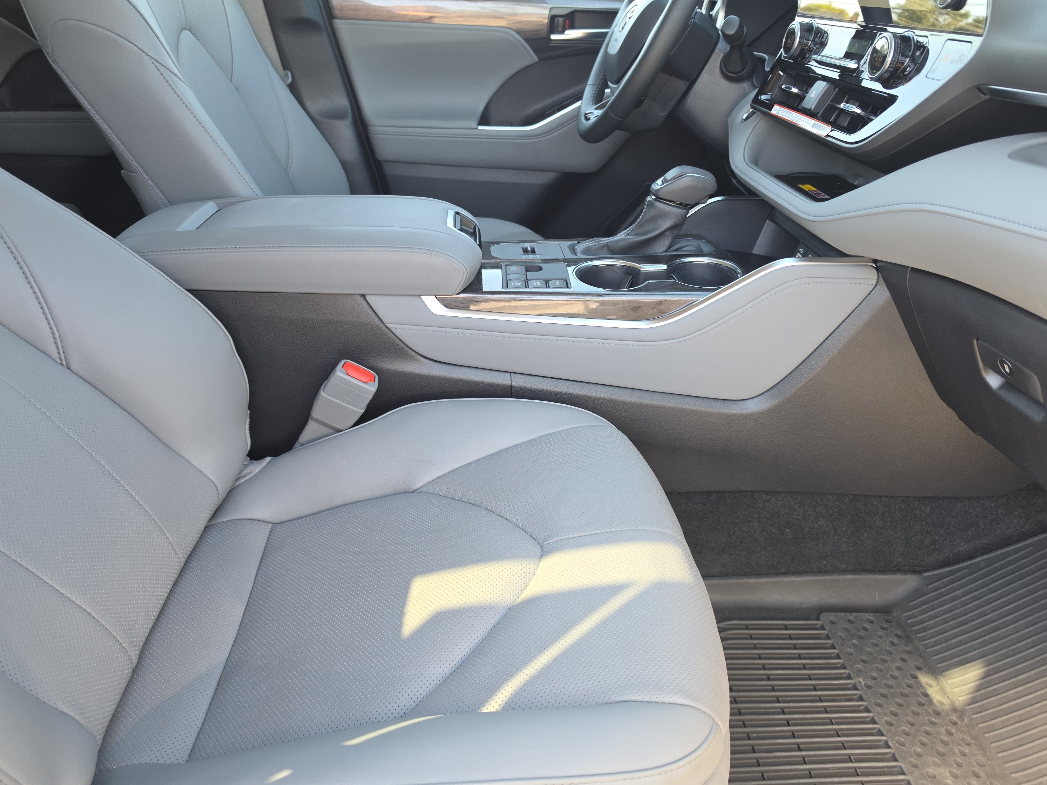 Certified 2026 Toyota Highlander Limited AWD/4WD image 15