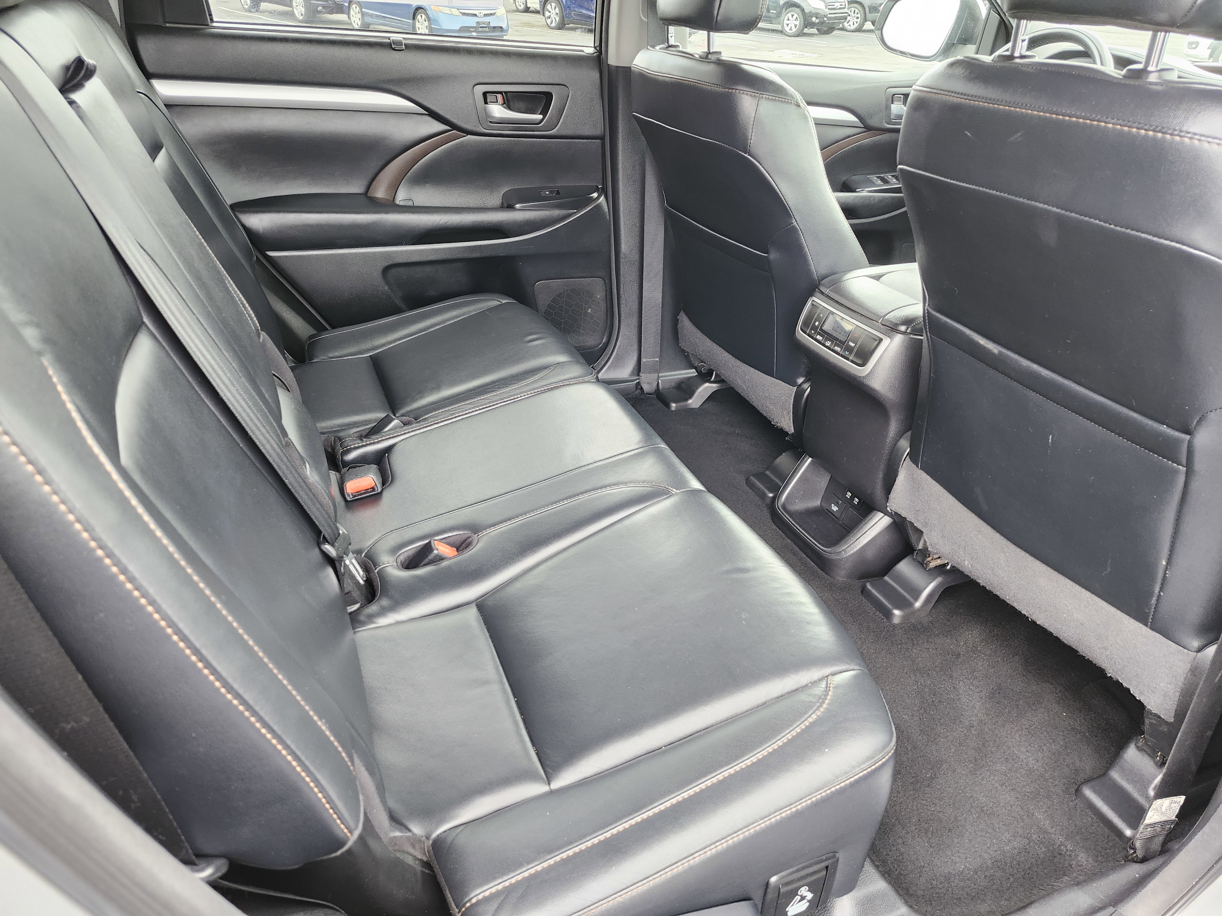Used 2017 Toyota Highlander XLE image 22