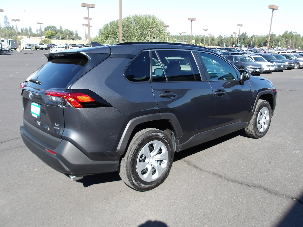 Used 2020 Toyota RAV4 LE image 5