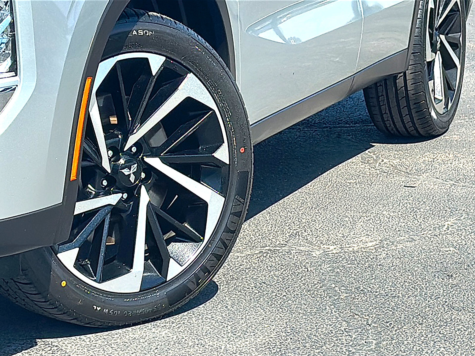 Used 2024 Mitsubishi Outlander SE image 3