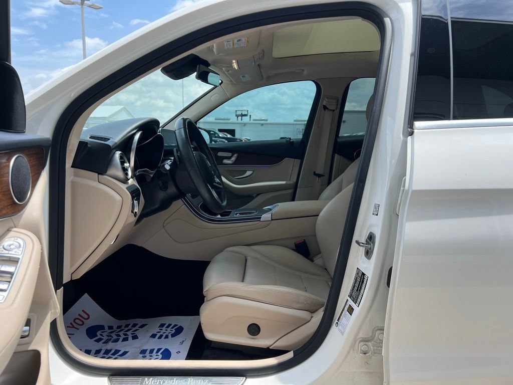 Used 2022 Mercedes-Benz GLC 300 4MATIC image 9