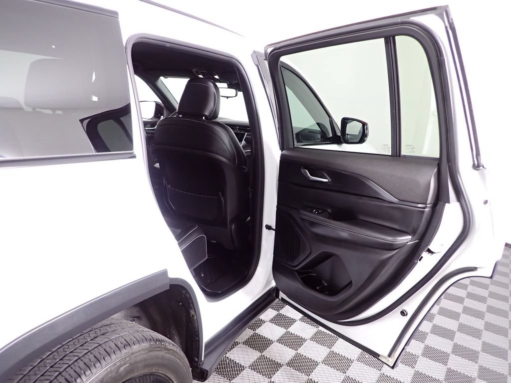 Used 2023 Jeep Grand Cherokee Altitude AWD/4WD image 34
