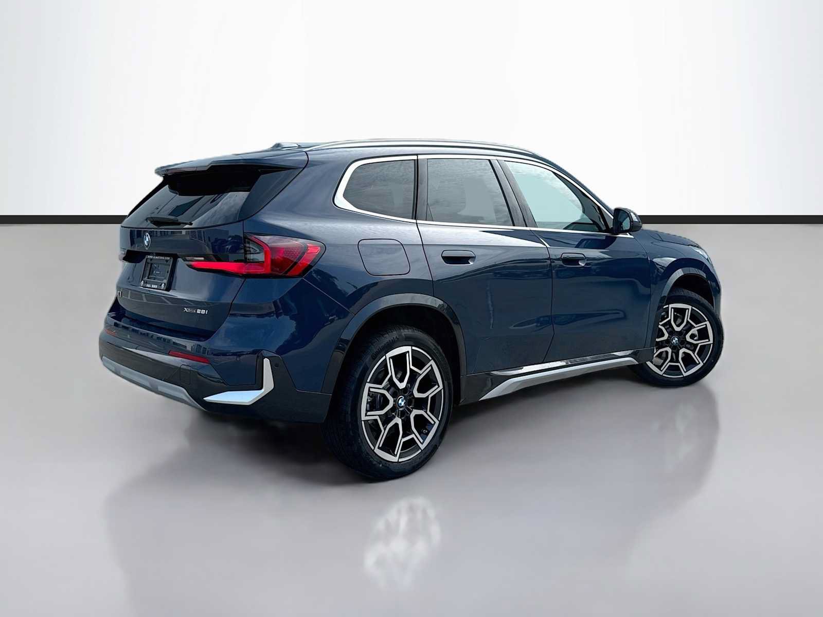 New 2027 BMW X1 xDrive28i AWD/4WD image 3