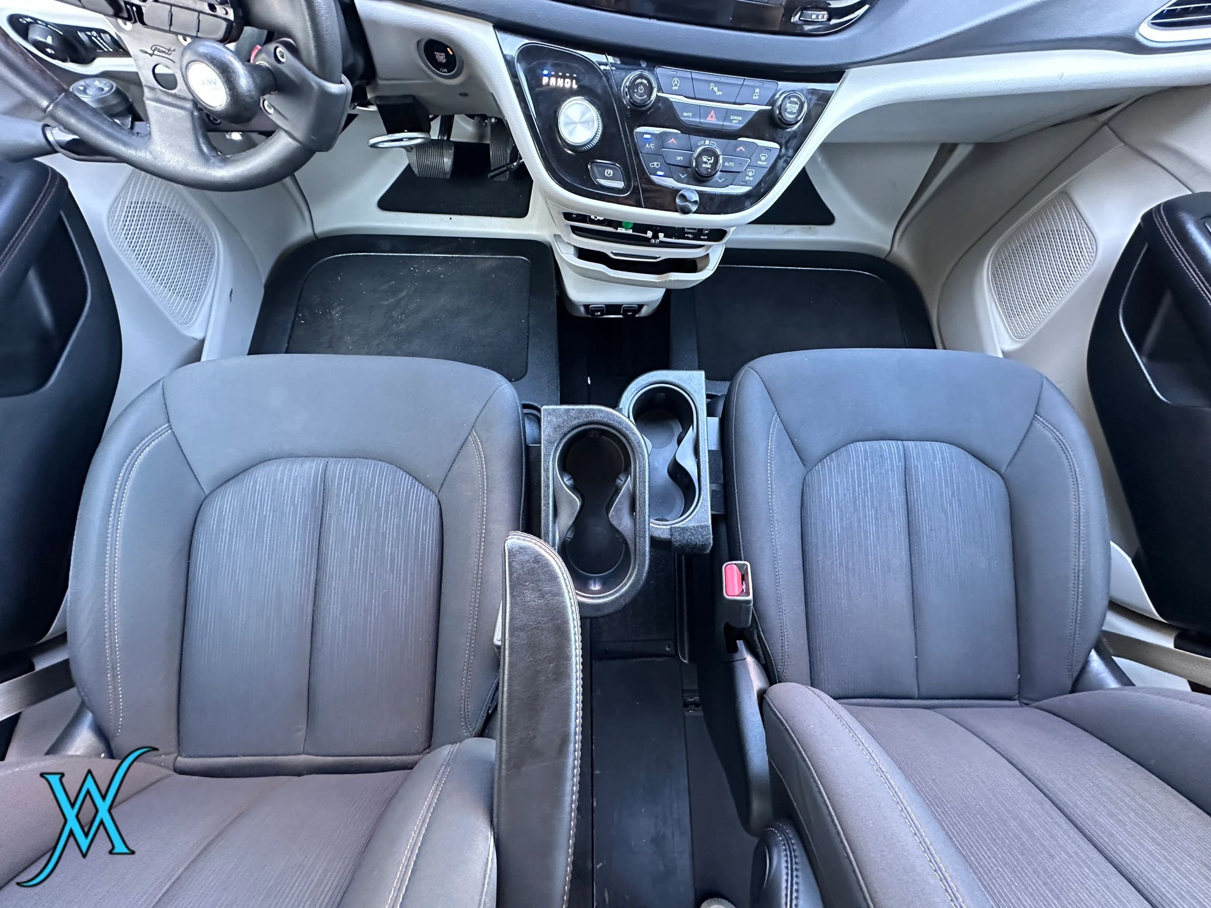 Used 2018 Chrysler Pacifica Touring Plus FWD image 26