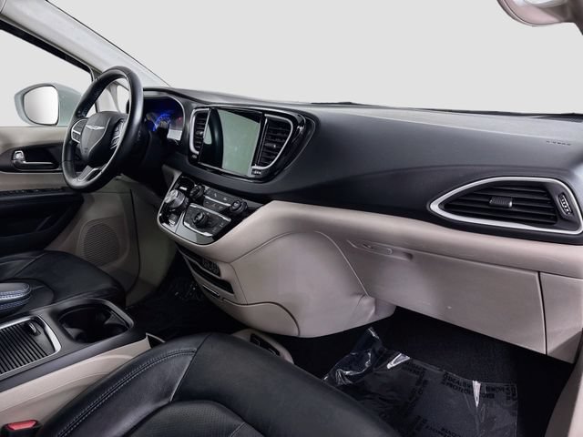 Used 2021 Chrysler Pacifica Touring-L FWD image 28