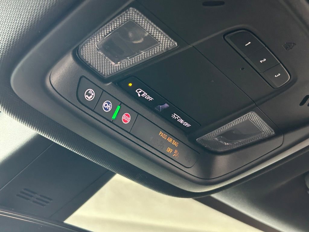 Used 2023 Chevrolet Traverse LT image 43