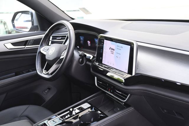 Used 2025 Volkswagen Atlas Cross Sport SE image 28