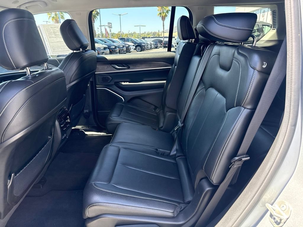Used 2023 Jeep Grand Cherokee L Limited AWD/4WD image 16