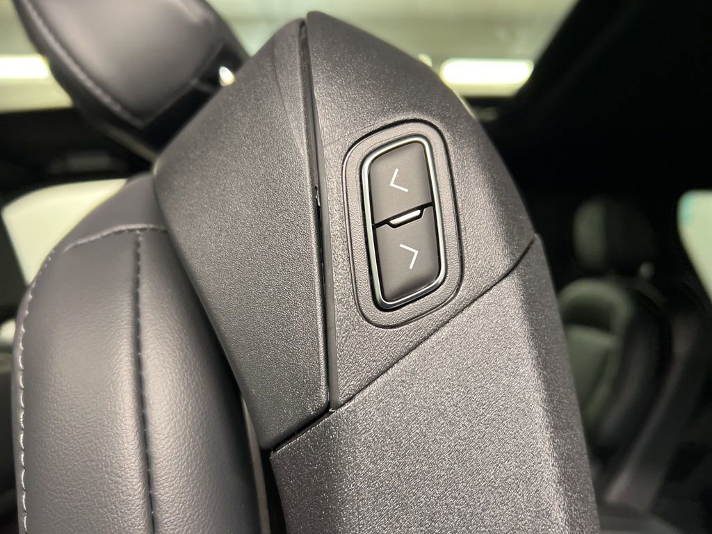 New 2026 Lincoln Navigator Reserve w/ Jet Appearance Package AWD/4WD image 37