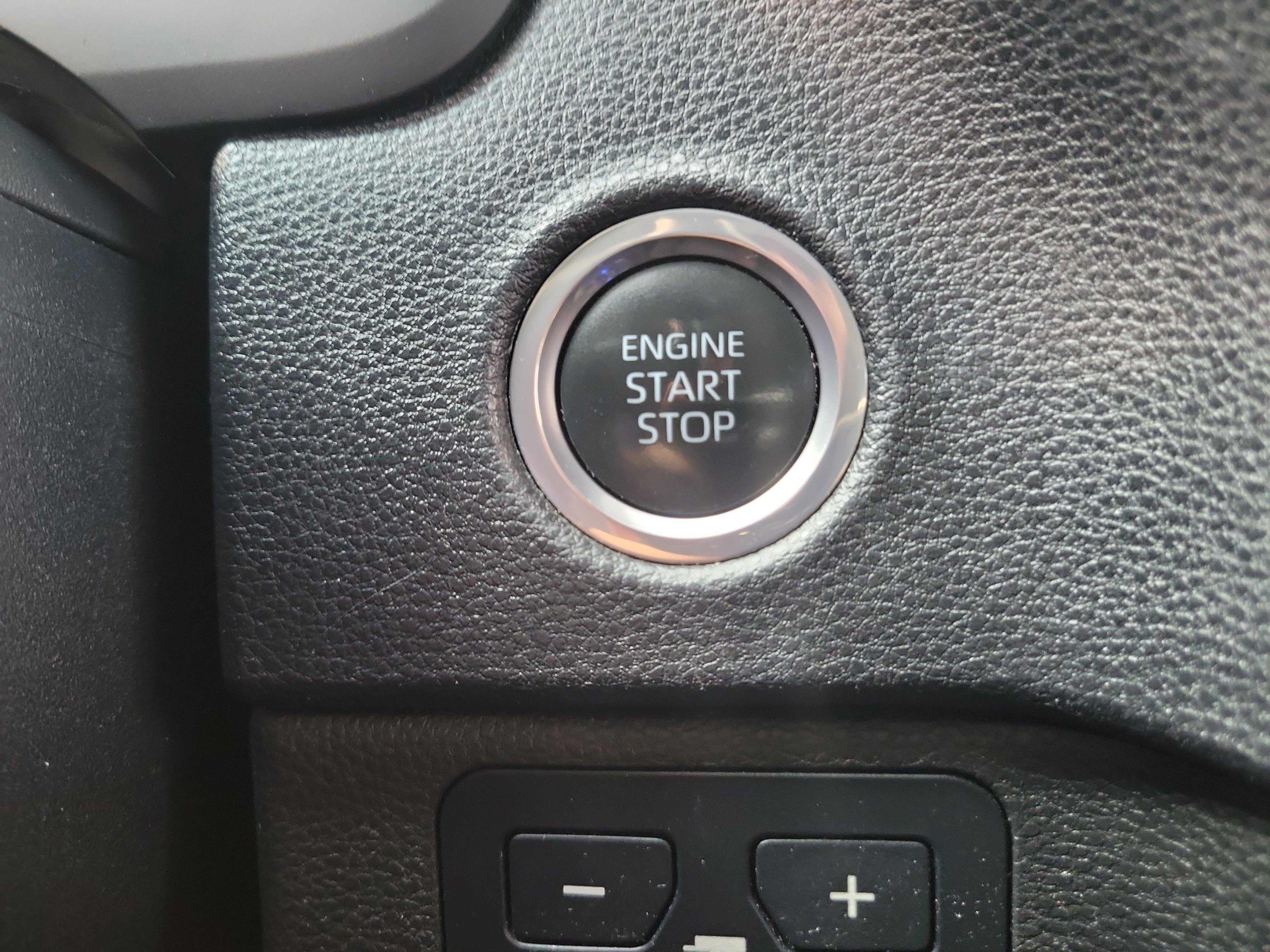 Used 2022 Toyota Tundra SR5 w/ SR5 Convenience Package AWD/4WD image 29