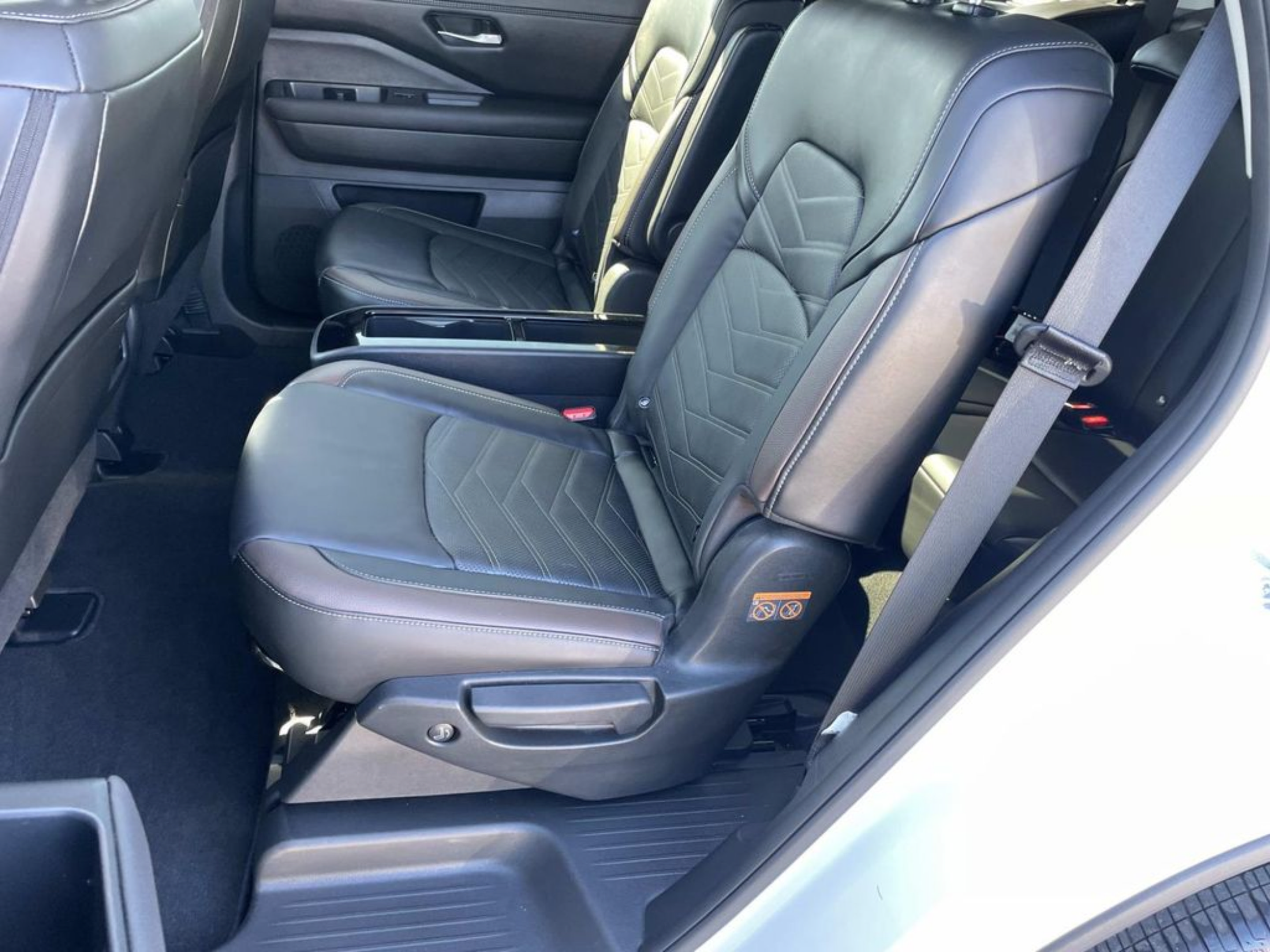 Used 2025 Nissan Pathfinder Platinum AWD/4WD image 13