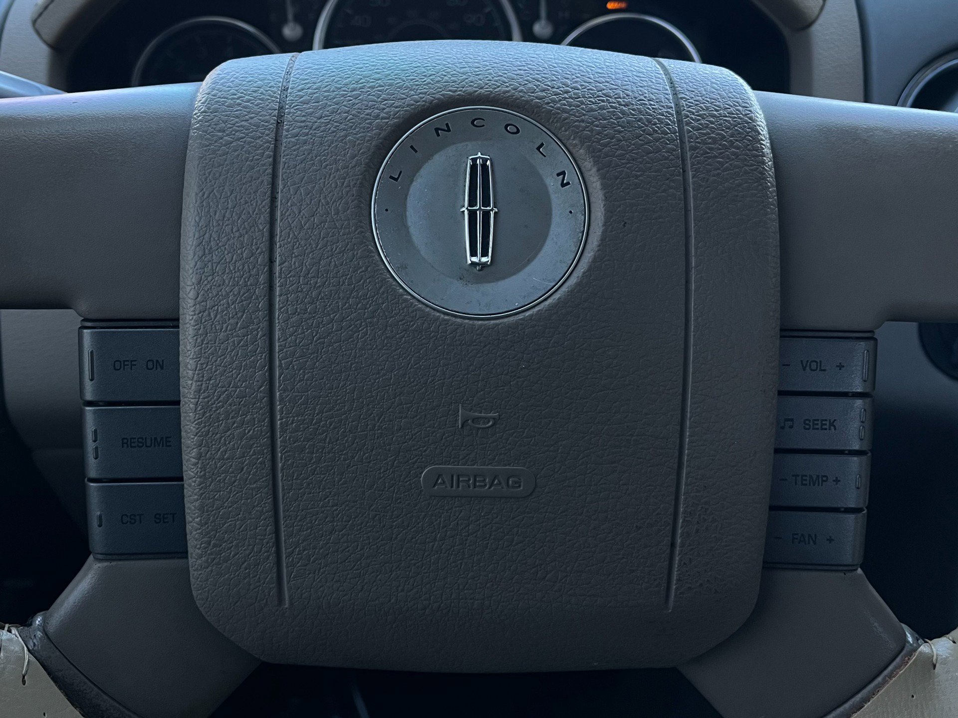 Used 2006 Lincoln Mark LT 4x4 image 48