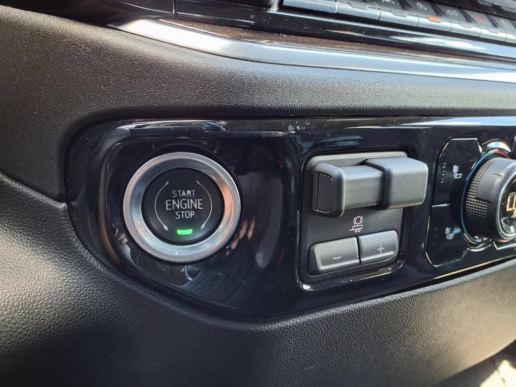 Used 2022 Chevrolet Silverado 1500 LT AWD/4WD image 9