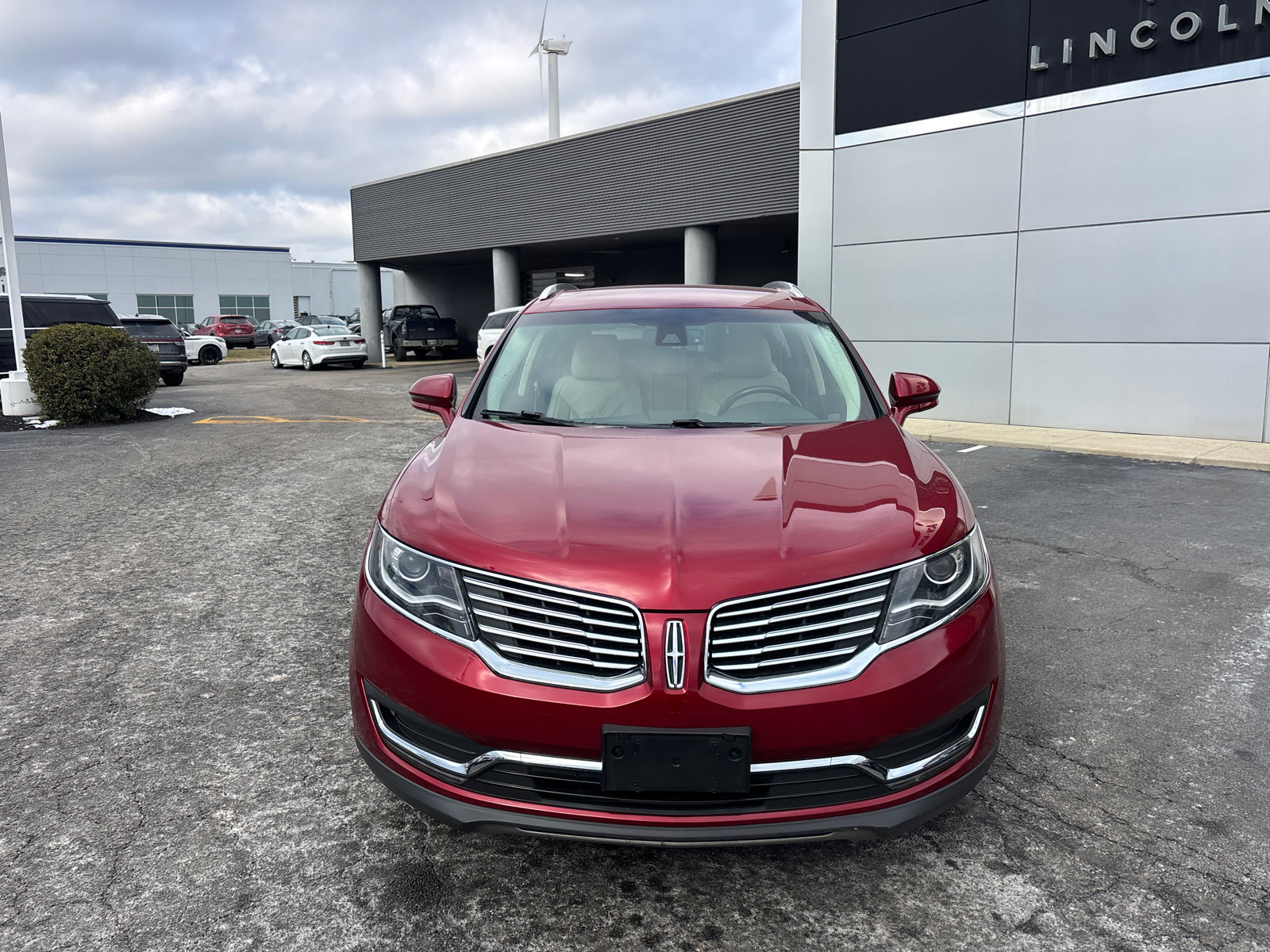 Used 2018 Lincoln MKX Select w/ Select Plus Package image 2