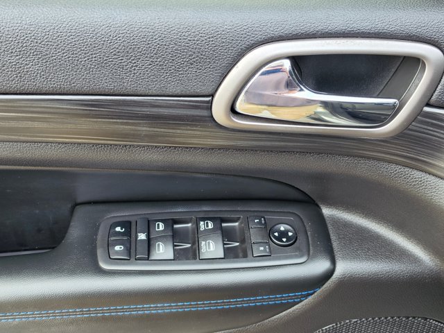 Used 2019 Jeep Grand Cherokee Laredo AWD/4WD image 25