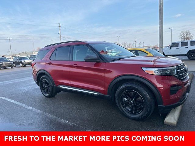 Used 2021 Ford Explorer XLT image 2