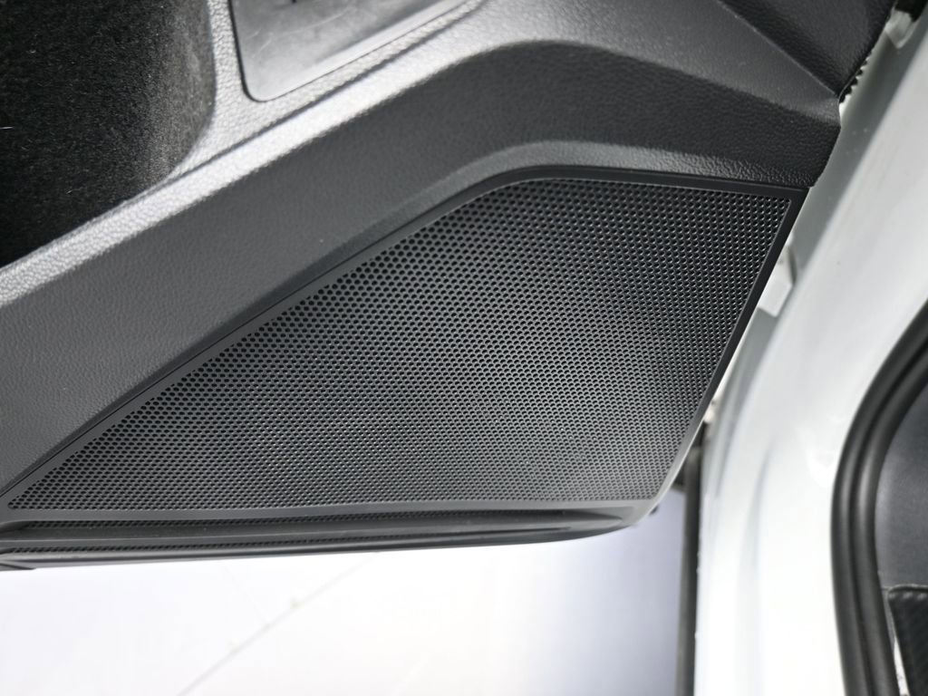 Used 2022 Volkswagen Tiguan SE image 14