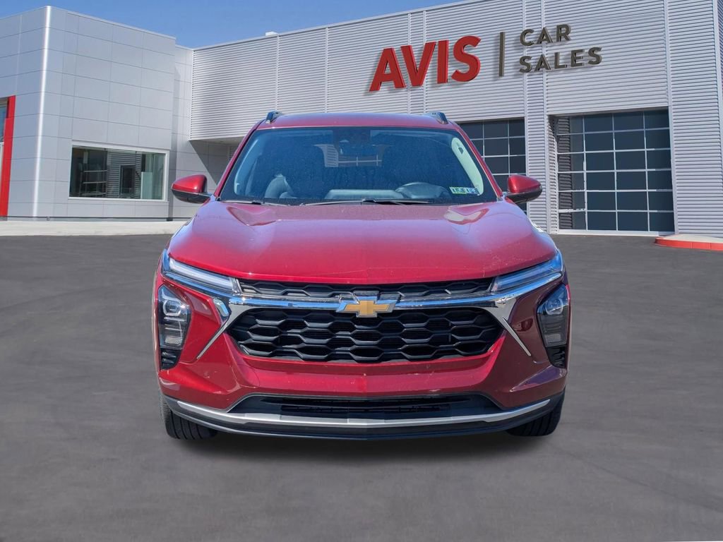 Used 2025 Chevrolet Trax LT w/ LT Convenience Package FWD image 2
