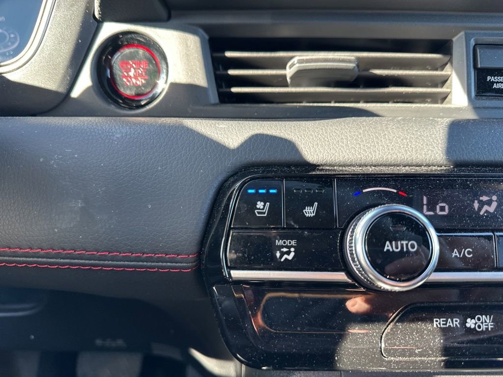 Used 2025 Honda Pilot Black Edition image 7