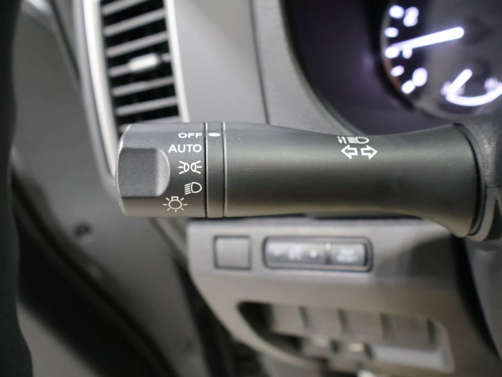 Used 2024 Nissan Frontier SV image 36