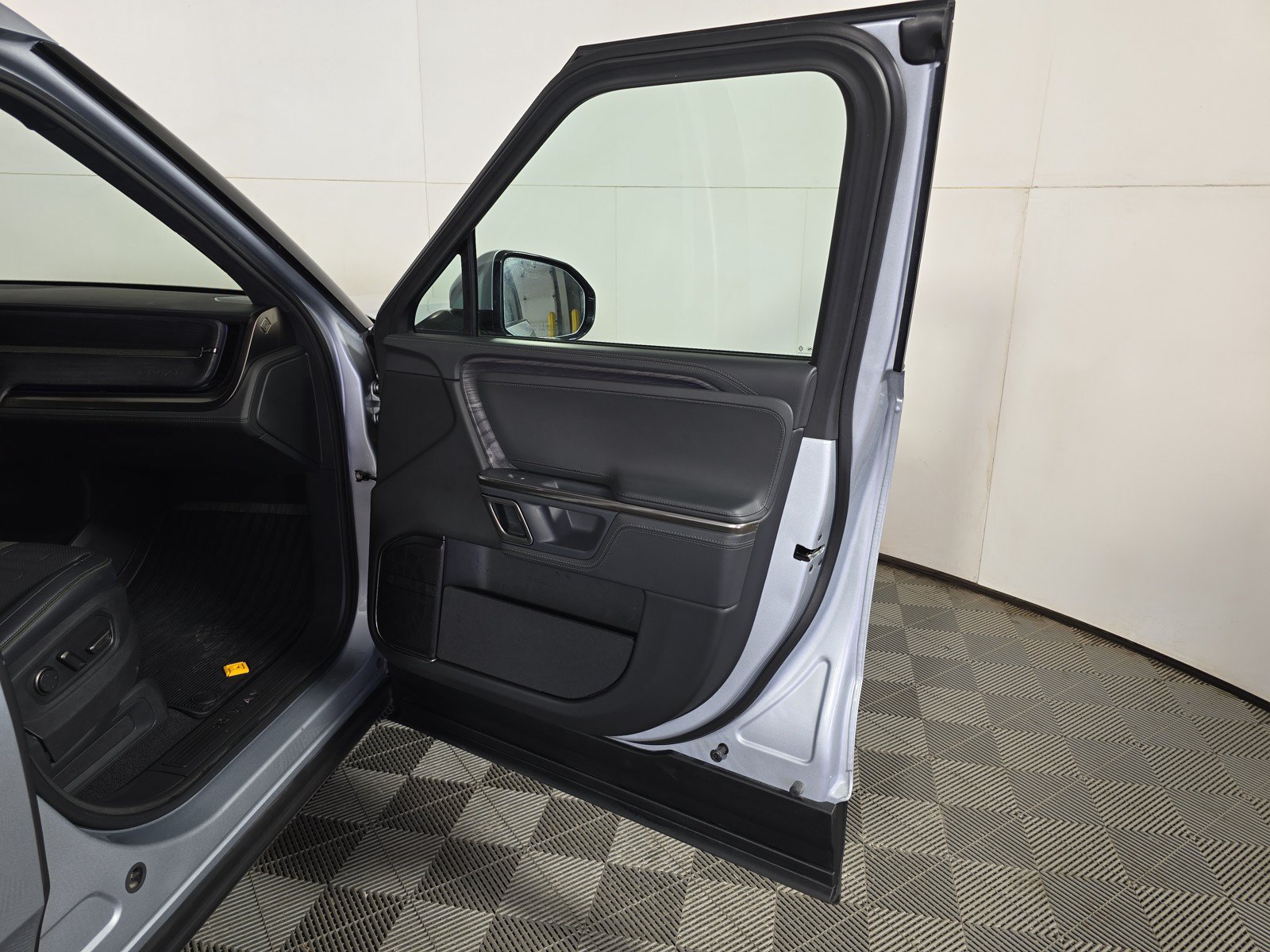 Used 2024 Rivian R1T Adventure AWD/4WD image 18