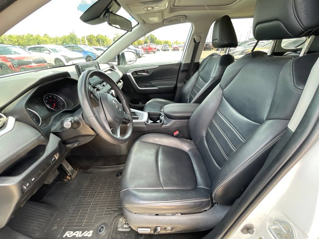 Used 2020 Toyota RAV4 XLE Premium FWD image 11