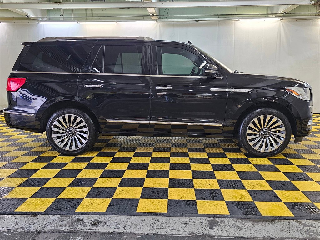 Used 2019 Lincoln Navigator Reserve image 2