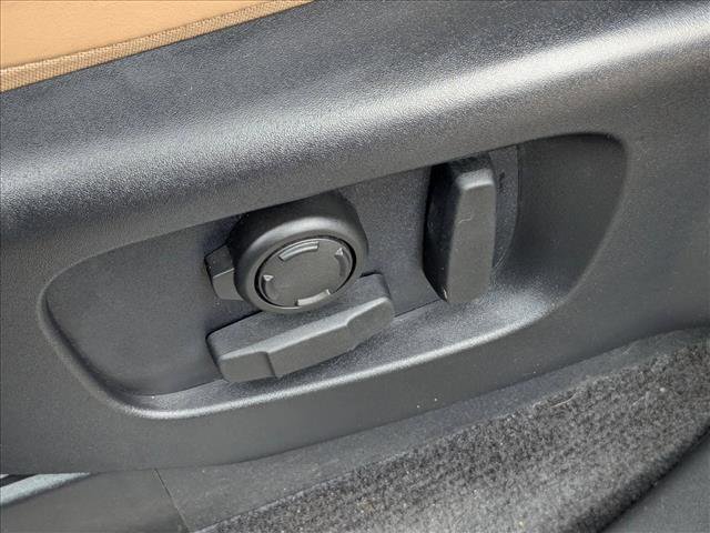 Used 2023 Land Rover Discovery HSE R-Dynamic AWD/4WD image 23
