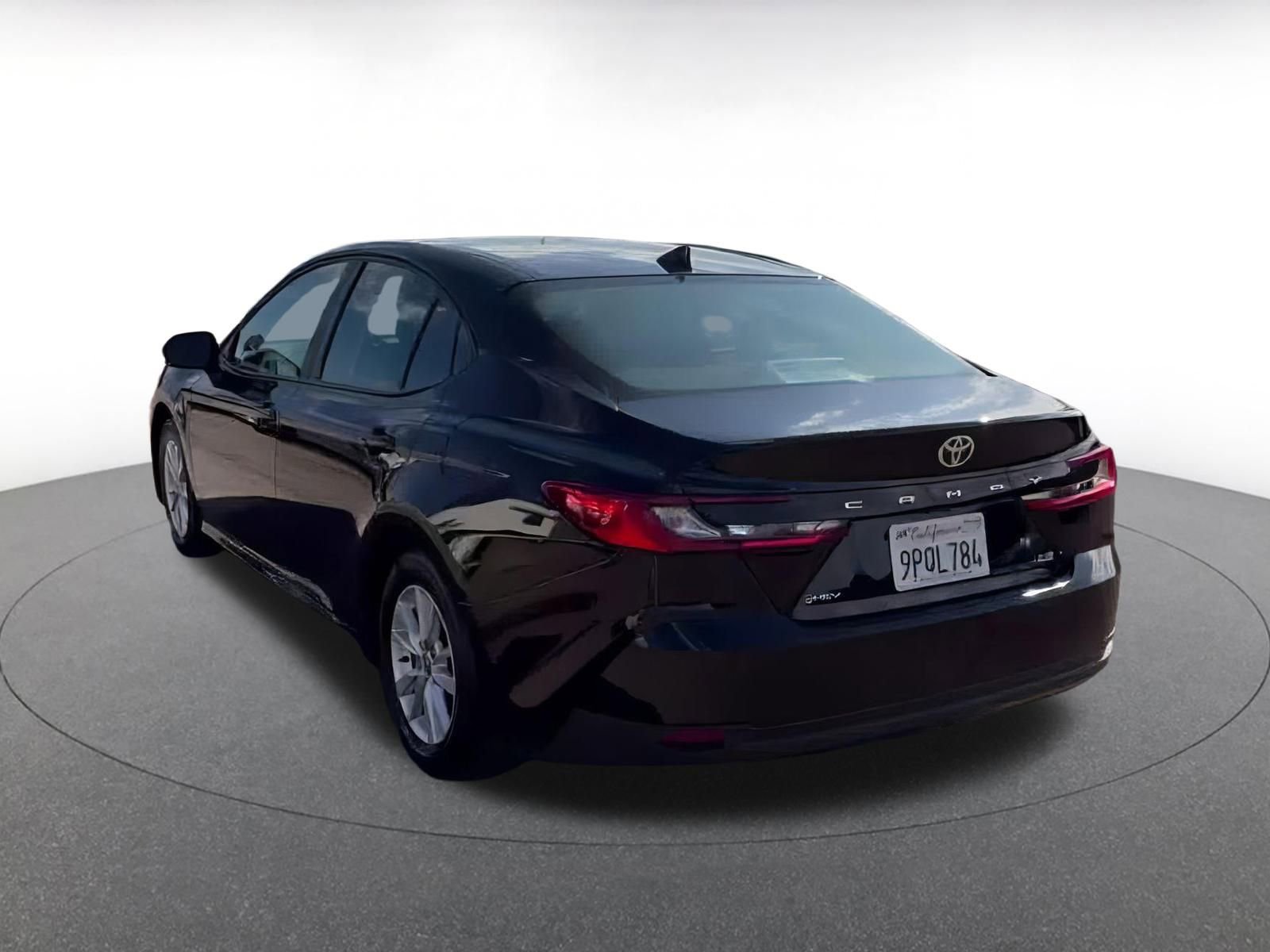 Used 2025 Toyota Camry LE image 10