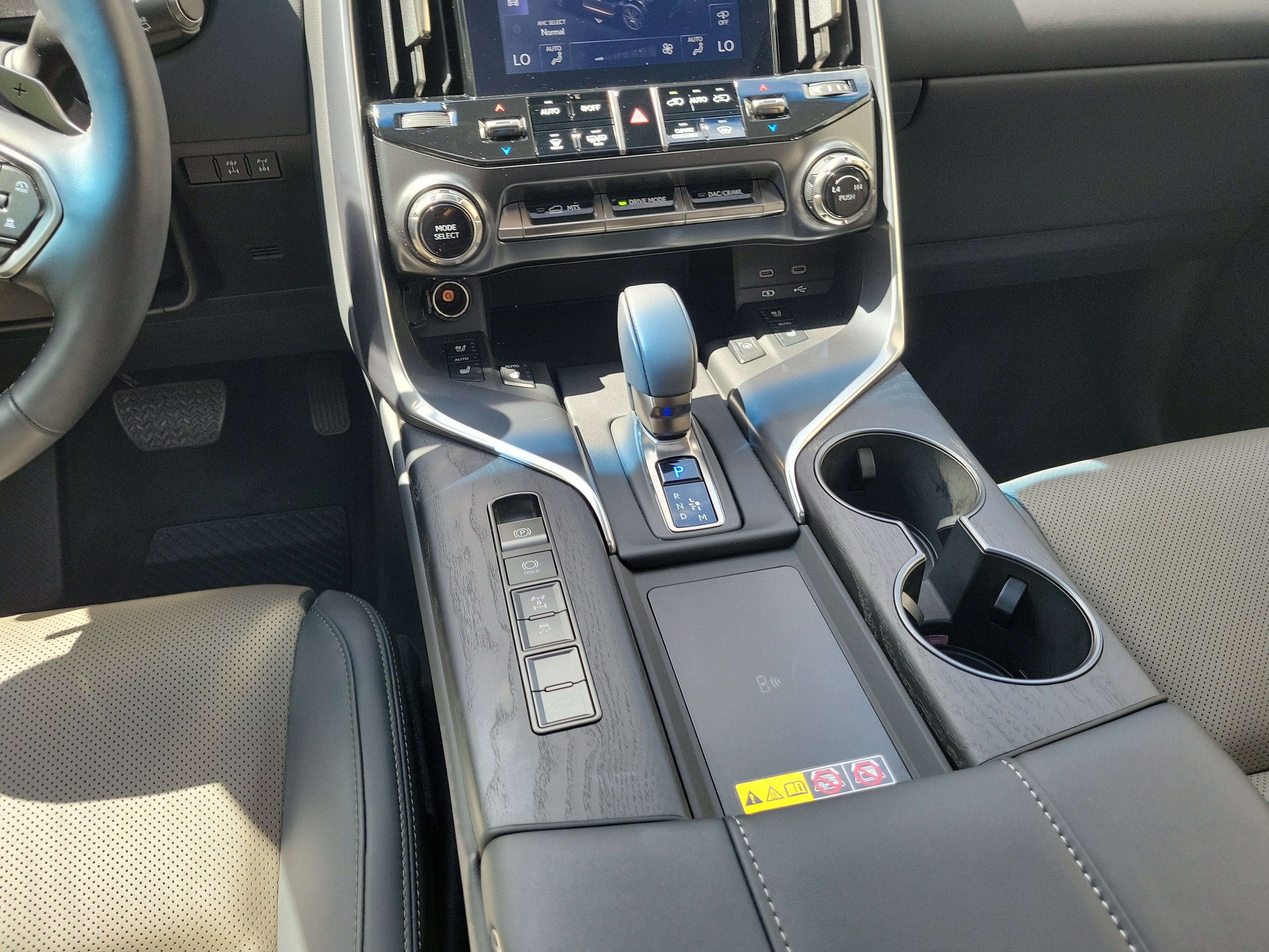 Used 2025 Lexus LX 700h Overtrail AWD/4WD image 19