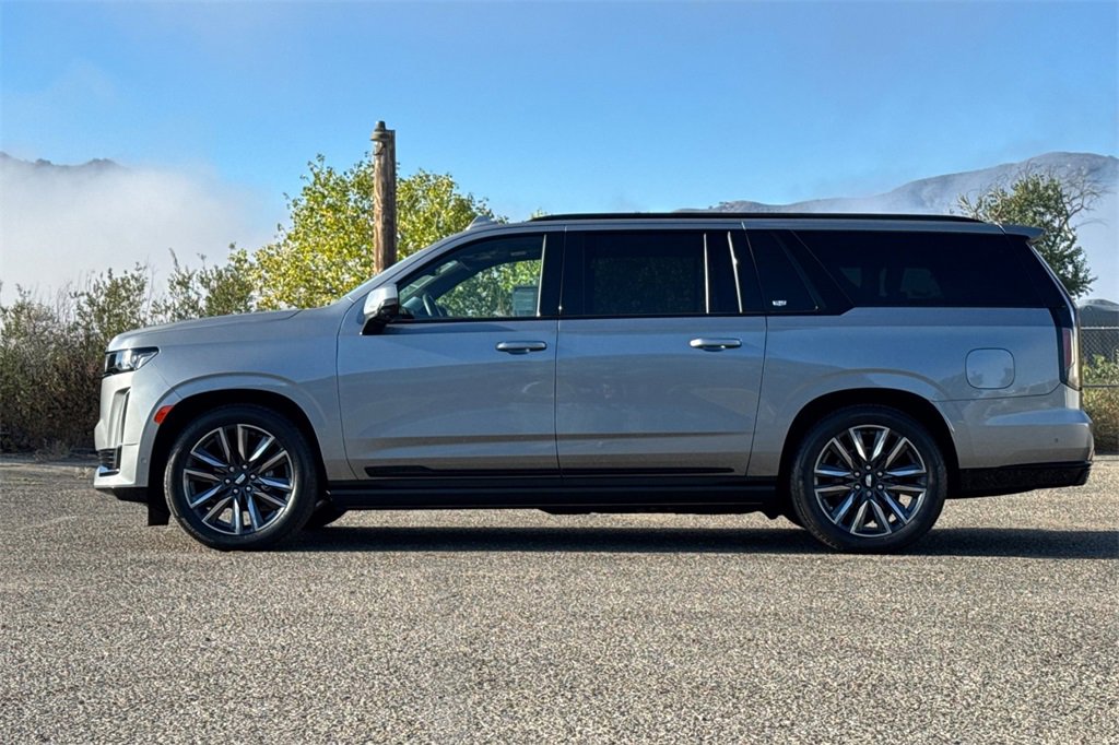 Used 2023 Cadillac Escalade ESV Sport Platinum image 7