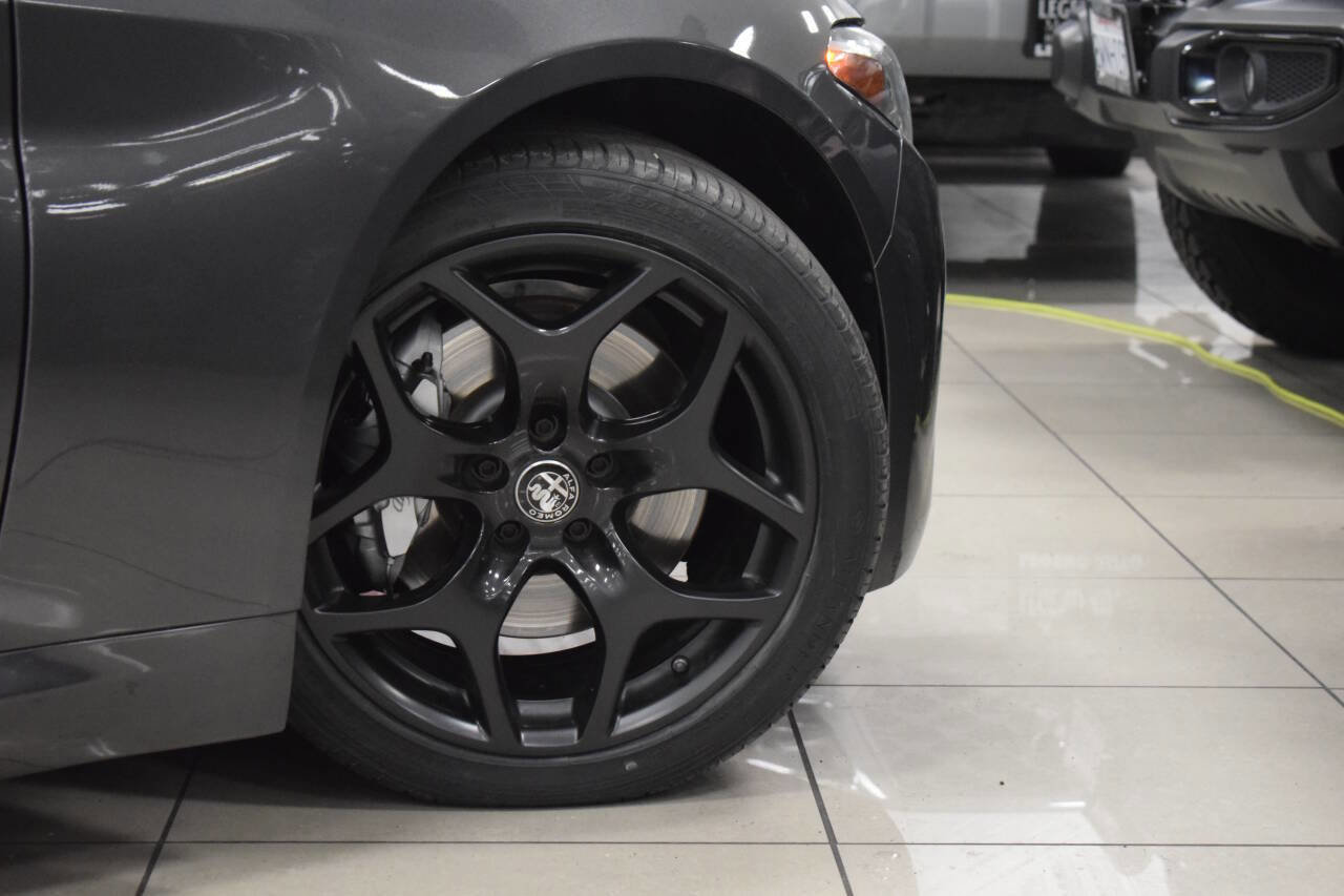 Used 2021 Alfa Romeo Giulia Sprint w/ Nero Edizione image 25