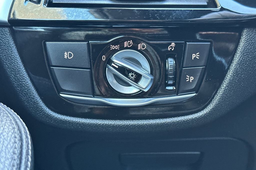 Used 2019 BMW 530e w/ M Sport Package image 30