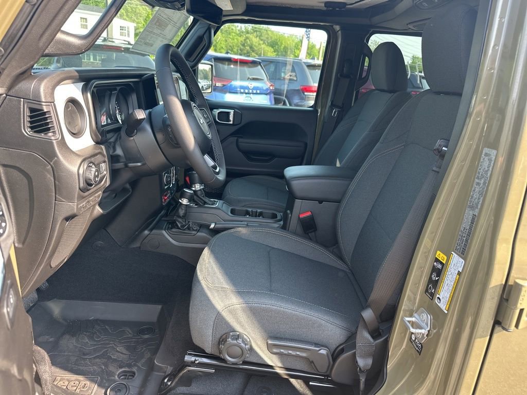 New 2025 Jeep Gladiator Willys image 10