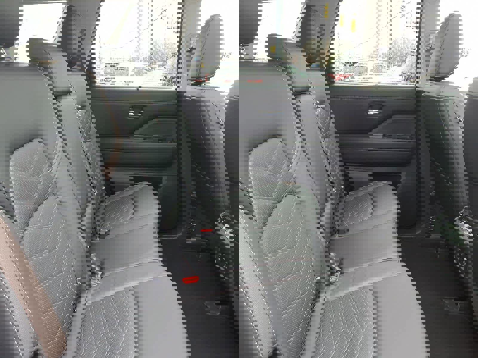 Used 2023 Nissan Pathfinder Platinum w/ Cargo Package image 18