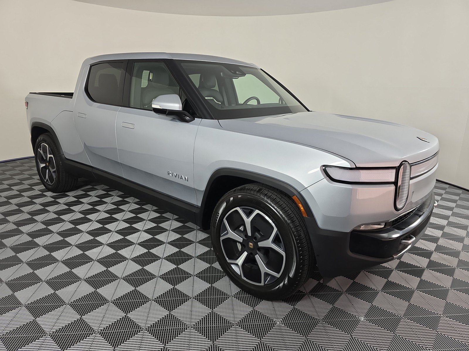 Used 2024 Rivian R1T Adventure AWD/4WD image 7