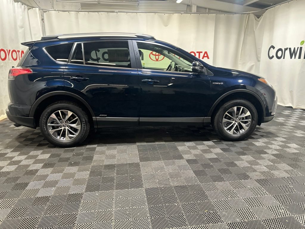 Used 2017 Toyota RAV4 XLE w/ Convenience Package AWD/4WD image 10