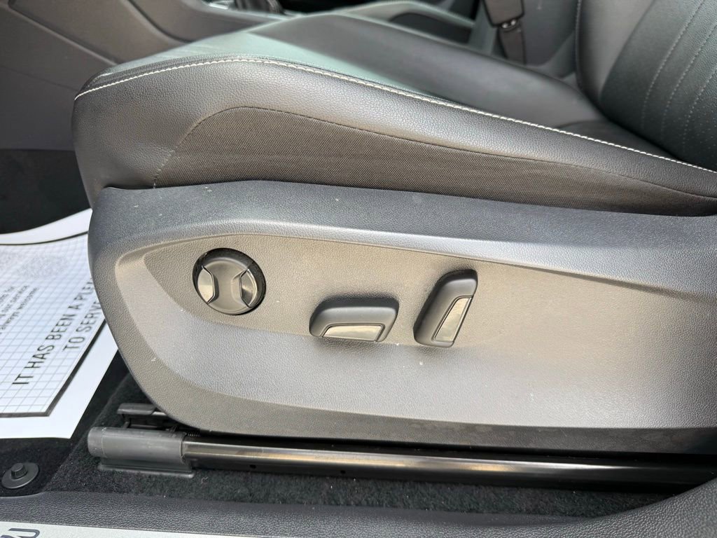 Used 2022 Volkswagen Tiguan SE R-Line FWD image 15