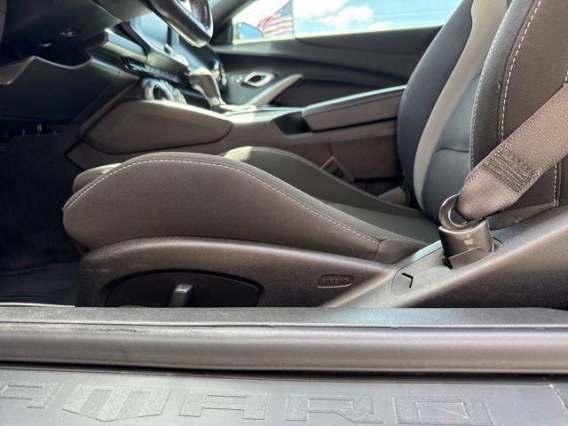 Used 2018 Chevrolet Camaro LT RWD image 8
