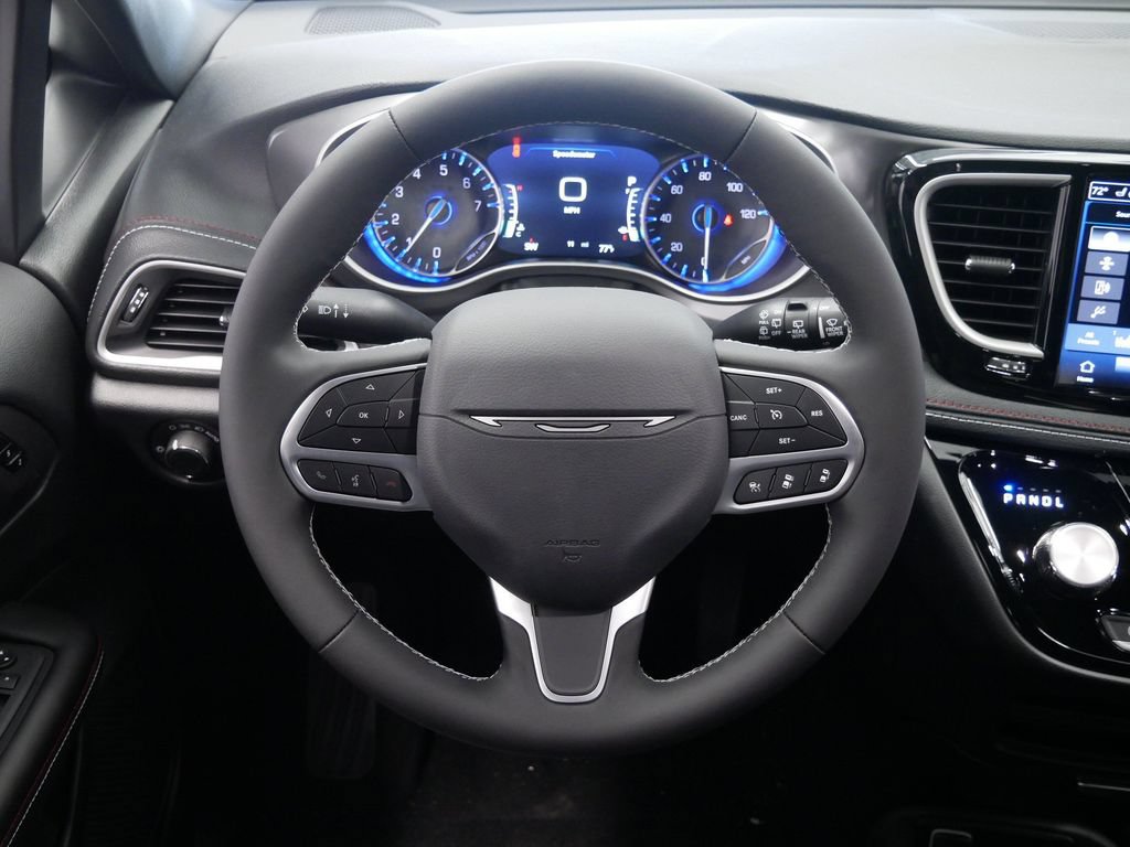 New 2027 Chrysler Pacifica Select AWD/4WD image 17